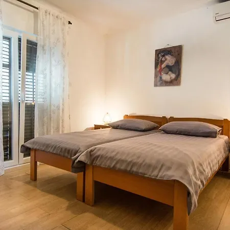 In Tkon/insel Pasman 6922 Holiday home *