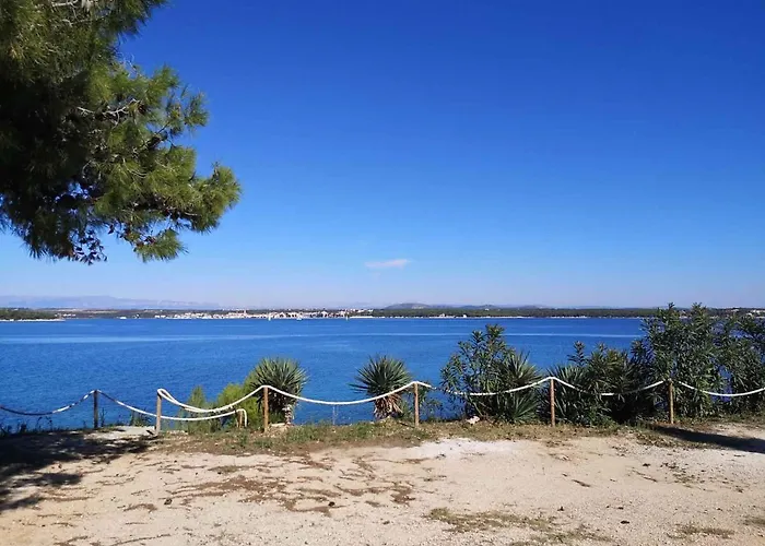 In - Insel Pasman 6922 * تكون