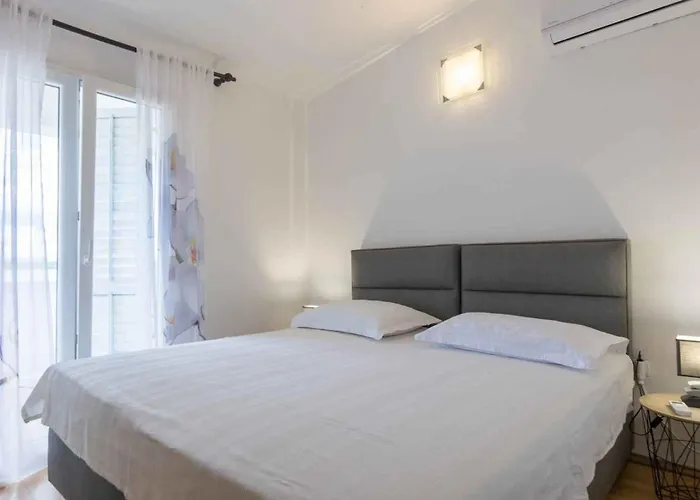 In - Insel Pasman 6922 بيت للعطل *